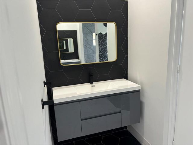 16650 SW 67th Place, Southwest Ranches, FL 33331