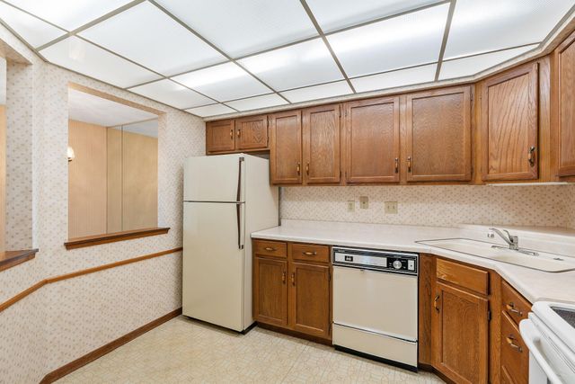 999 41st Avenue NE 114, Columbia Heights, MN 55421