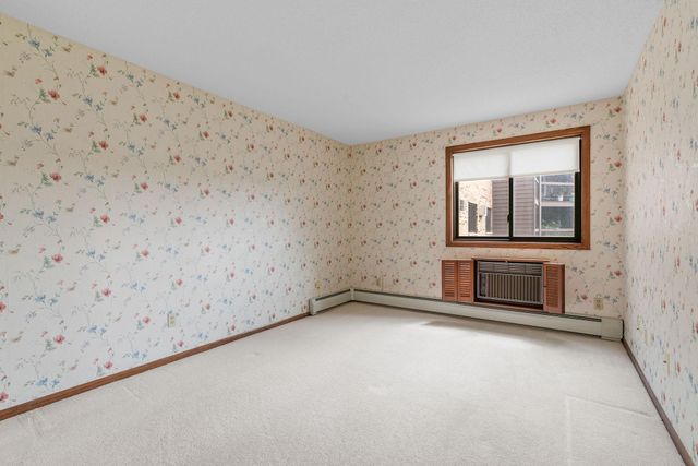 999 41st Avenue NE 114, Columbia Heights, MN 55421