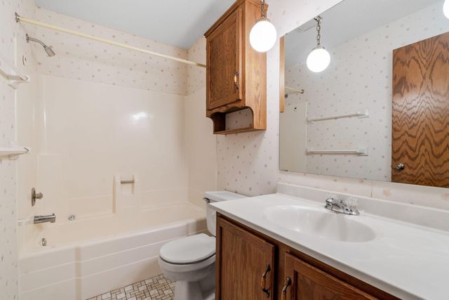999 41st Avenue NE 114, Columbia Heights, MN 55421