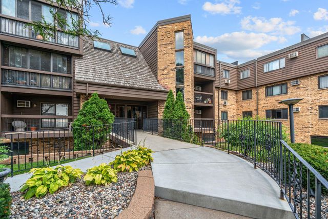 999 41st Avenue NE 114, Columbia Heights, MN 55421