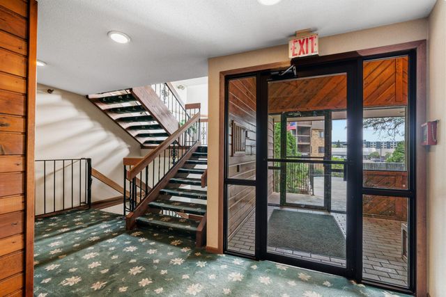 999 41st Avenue NE 114, Columbia Heights, MN 55421