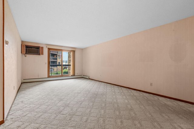 999 41st Avenue NE 114, Columbia Heights, MN 55421