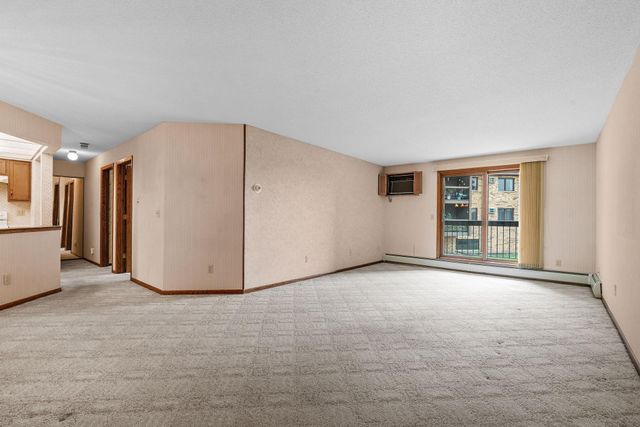999 41st Avenue NE 114, Columbia Heights, MN 55421