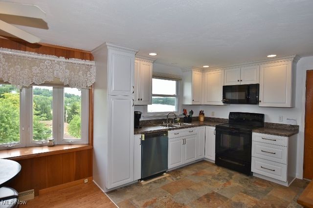 1121 Fiesta Road SW, Dellroy, OH 44620