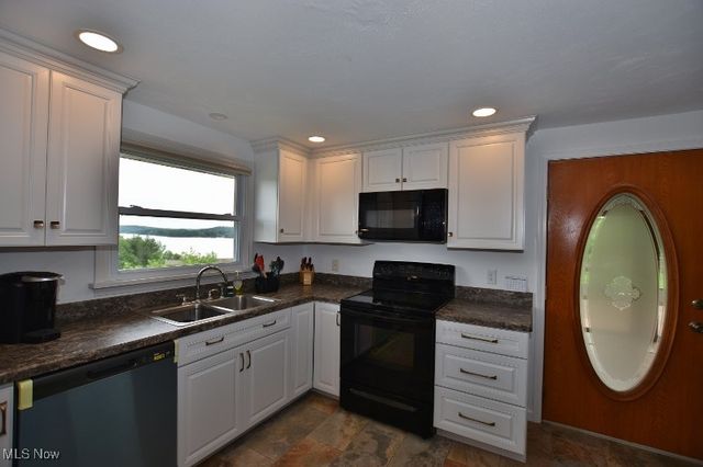 1121 Fiesta Road SW, Dellroy, OH 44620