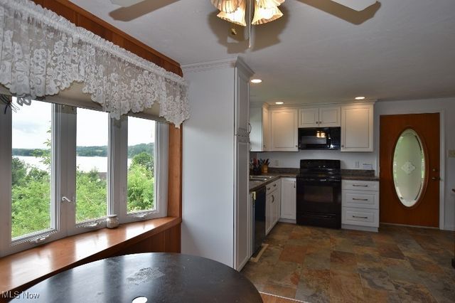 1121 Fiesta Road SW, Dellroy, OH 44620