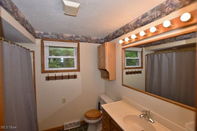 1121 Fiesta Road SW, Dellroy, OH 44620