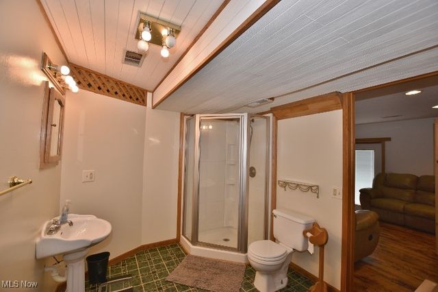 1121 Fiesta Road SW, Dellroy, OH 44620