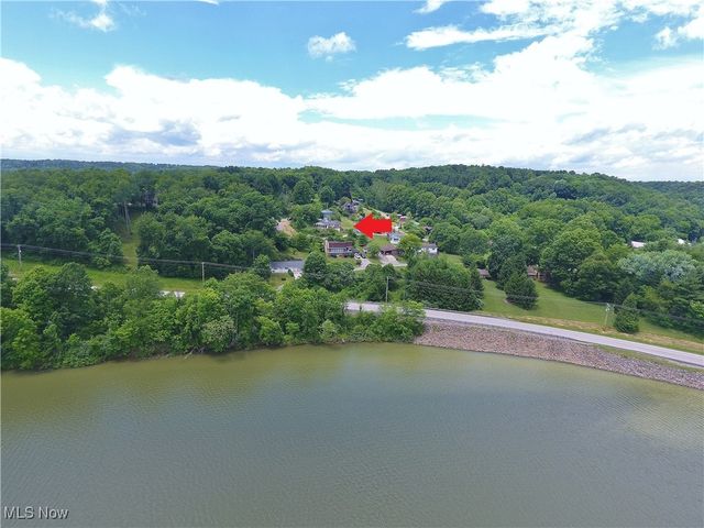 1121 Fiesta Road SW, Dellroy, OH 44620