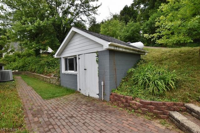 1121 Fiesta Road SW, Dellroy, OH 44620