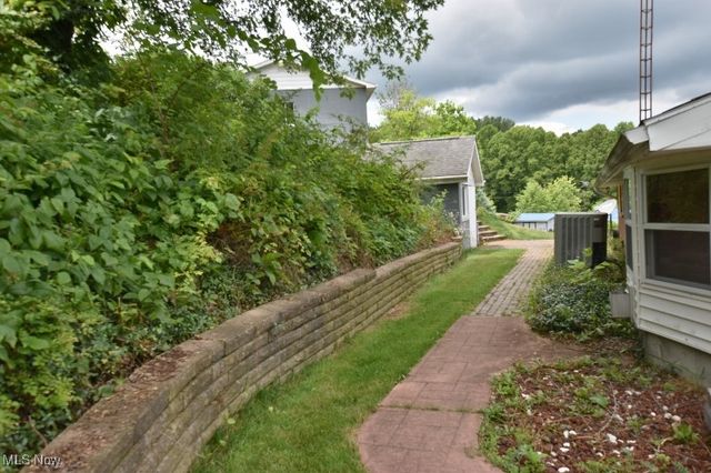 1121 Fiesta Road SW, Dellroy, OH 44620