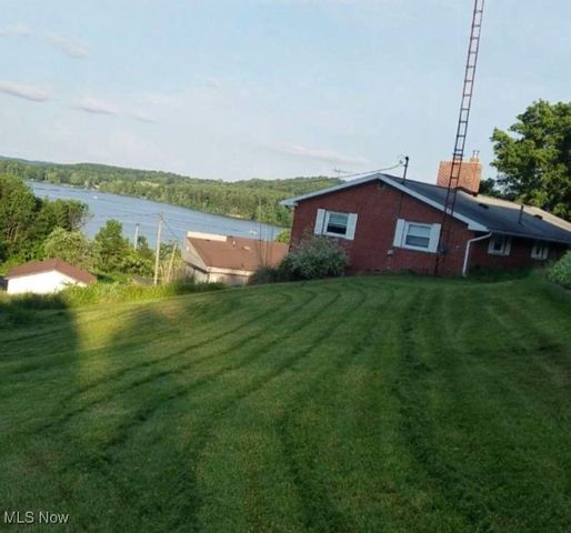 1121 Fiesta Road SW, Dellroy, OH 44620