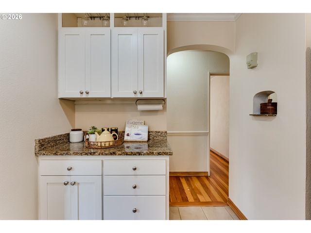 1924 FRIENDLY St, Eugene, OR 97405