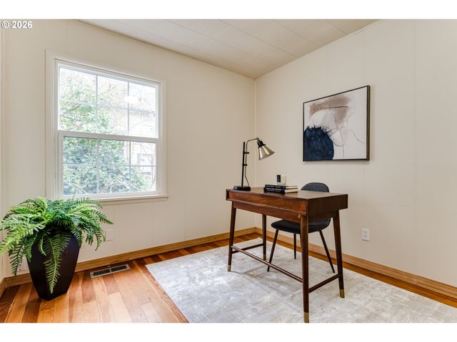 1924 FRIENDLY St, Eugene, OR 97405