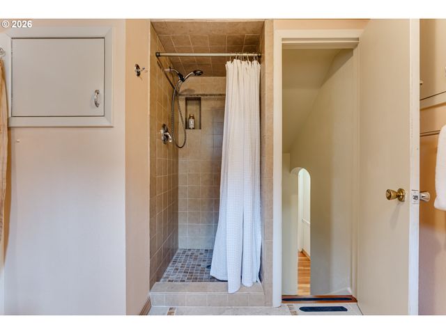 1924 FRIENDLY St, Eugene, OR 97405