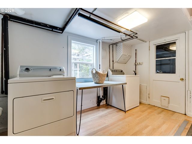 1924 FRIENDLY St, Eugene, OR 97405