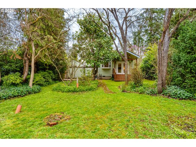 1924 FRIENDLY St, Eugene, OR 97405