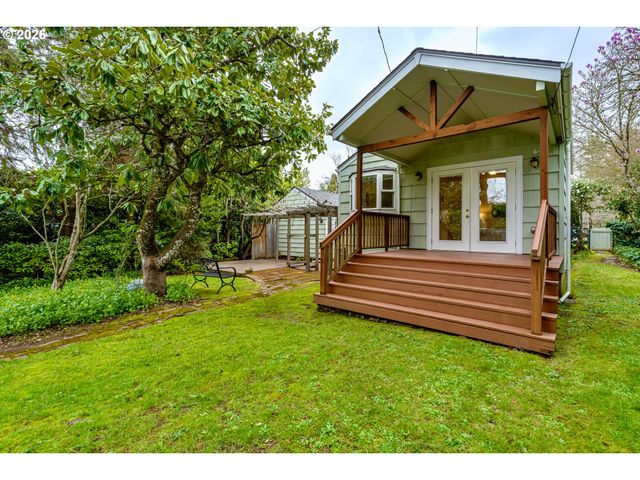 1924 FRIENDLY St, Eugene, OR 97405