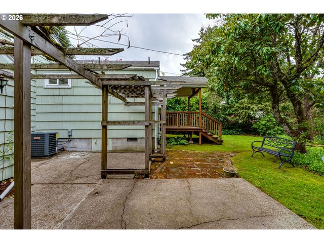 1924 FRIENDLY St, Eugene, OR 97405