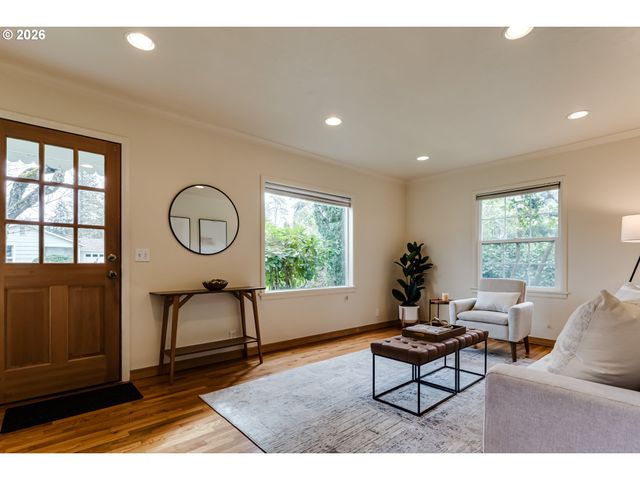 1924 FRIENDLY St, Eugene, OR 97405