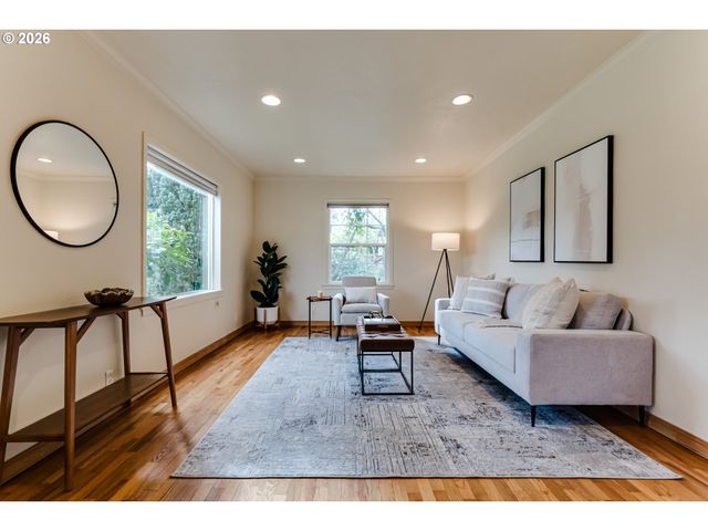 1924 FRIENDLY St, Eugene, OR 97405