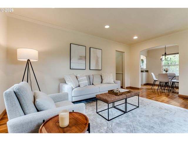 1924 FRIENDLY St, Eugene, OR 97405