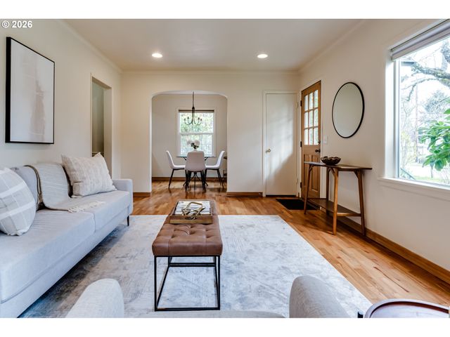 1924 FRIENDLY St, Eugene, OR 97405