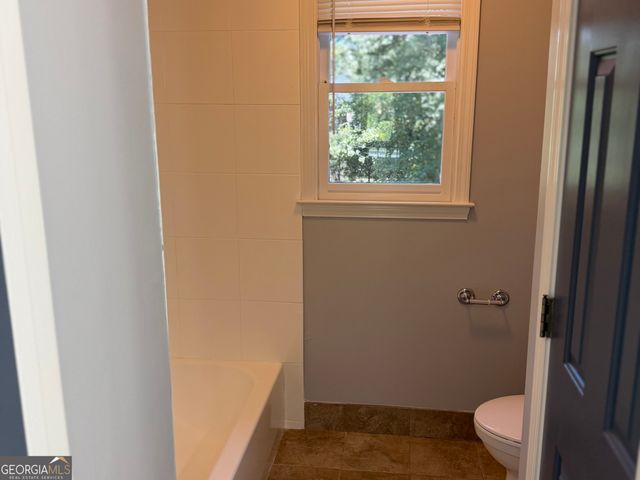 1424 Chatsworth Trace, Lawrenceville, GA 30044