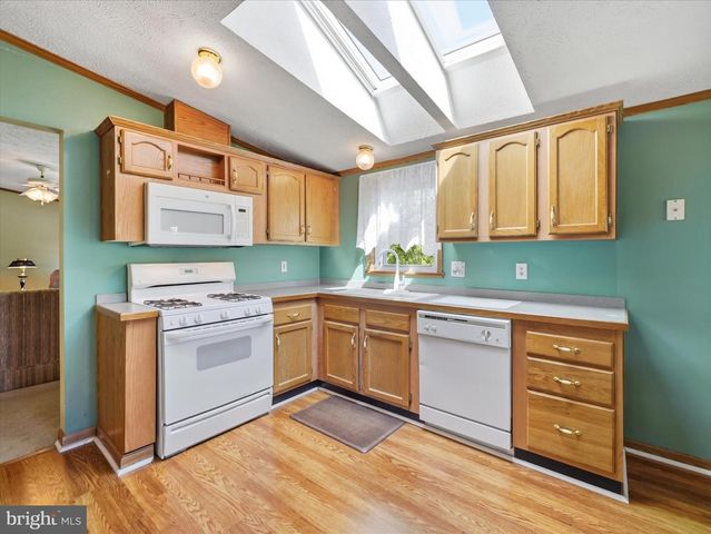 16 TEAL RD N, Martinsburg, WV 25405
