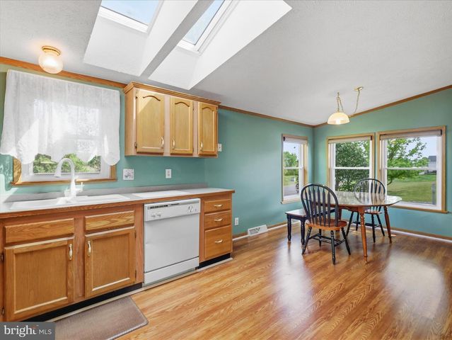 16 TEAL RD N, Martinsburg, WV 25405