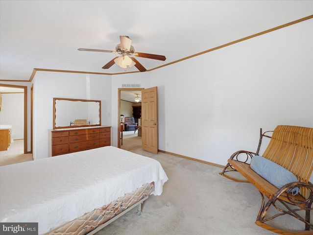 16 TEAL RD N, Martinsburg, WV 25405