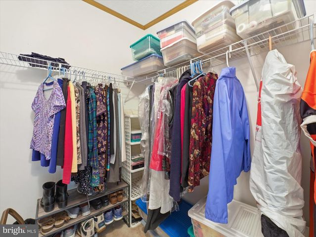 16 TEAL RD N, Martinsburg, WV 25405