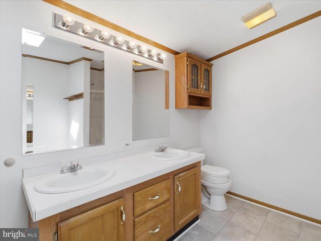 16 TEAL RD N, Martinsburg, WV 25405