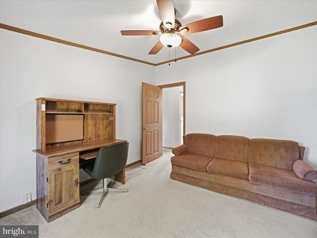 16 TEAL RD N, Martinsburg, WV 25405