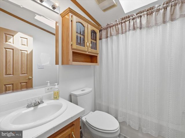 16 TEAL RD N, Martinsburg, WV 25405
