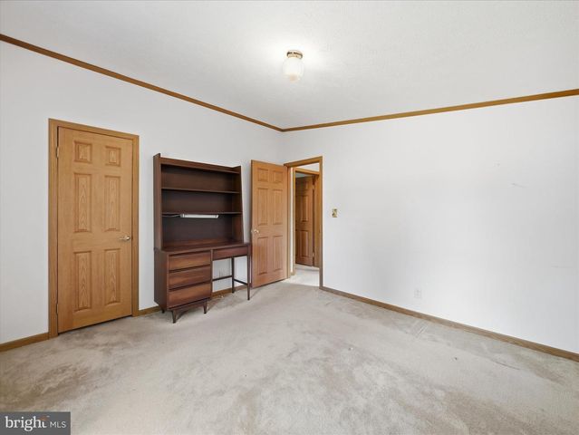 16 TEAL RD N, Martinsburg, WV 25405
