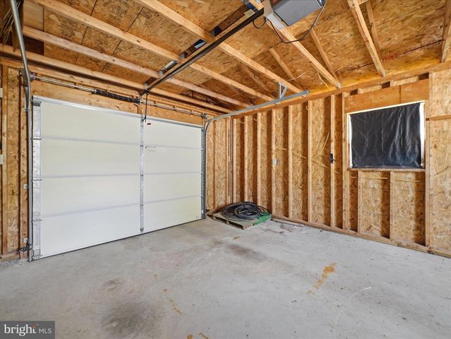 16 TEAL RD N, Martinsburg, WV 25405