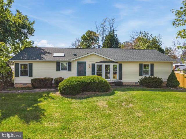 16 TEAL RD N, Martinsburg, WV 25405