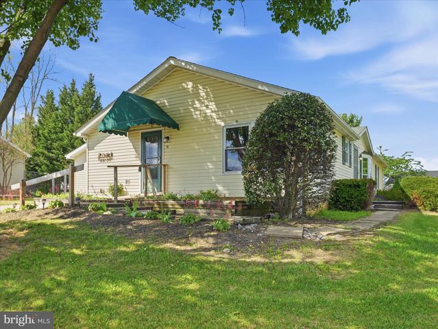 16 TEAL RD N, Martinsburg, WV 25405