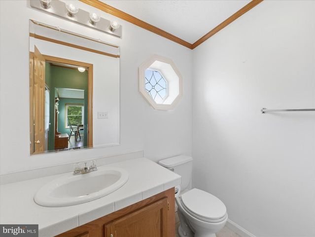 16 TEAL RD N, Martinsburg, WV 25405