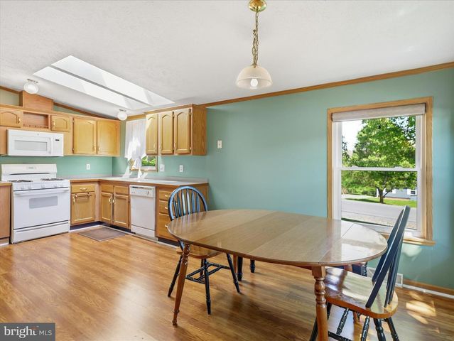 16 TEAL RD N, Martinsburg, WV 25405