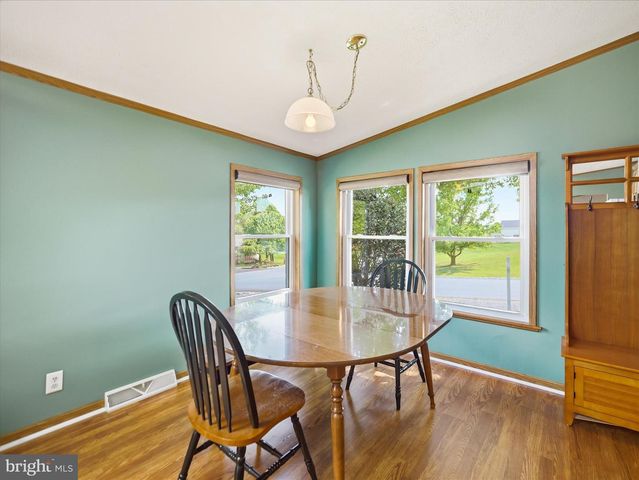 16 TEAL RD N, Martinsburg, WV 25405