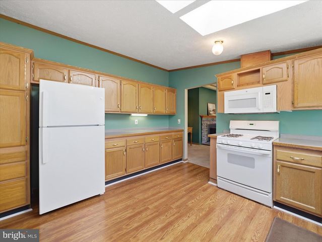 16 TEAL RD N, Martinsburg, WV 25405