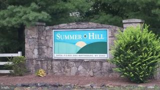 16 TEAL RD N, Martinsburg, WV 25405