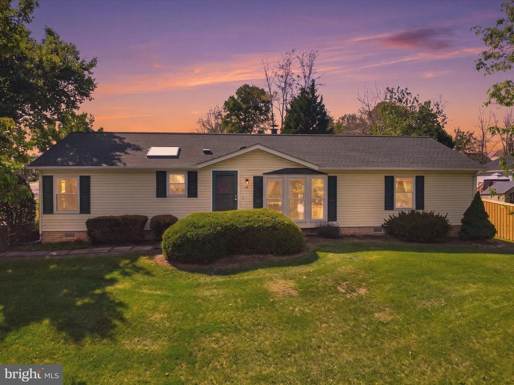 16 TEAL RD N, Martinsburg, WV 25405