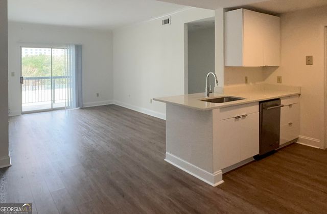 1075 Peachtree Walk NE 221, Atlanta, GA 30309