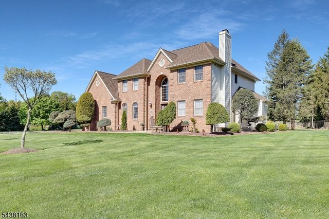 1 Bailiwick Dr, Warren Twp., NJ 07059