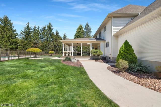 1 Bailiwick Dr, Warren Twp., NJ 07059