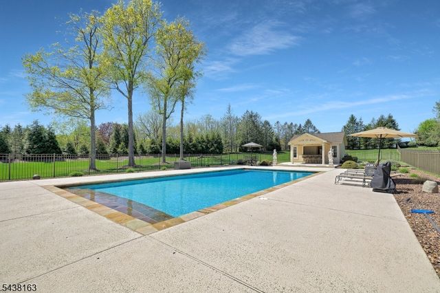 1 Bailiwick Dr, Warren Twp., NJ 07059